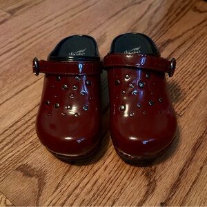 Dansko Youth girls red patent clogs size 30